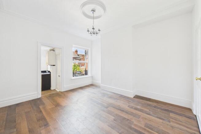 3 bed Terraced to rent Image 4