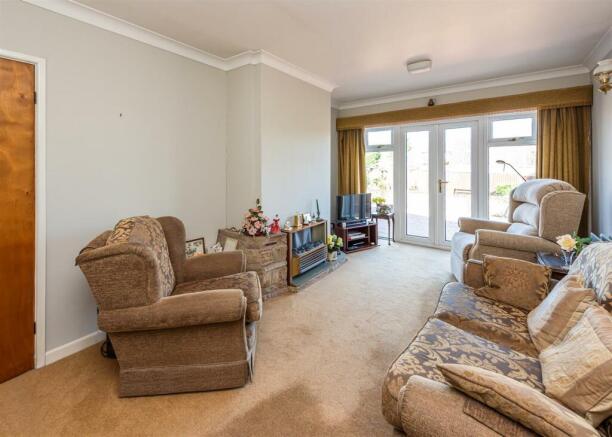 11 Romsley View-lounge.jpg