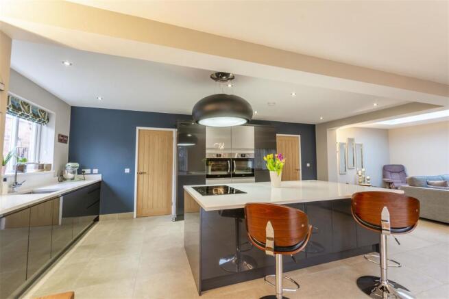 Open Plan Living/Dining Kitchen