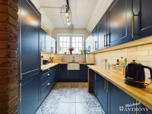 CAM02773G0-PR0183-STILL022