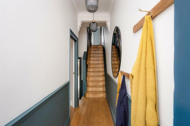 Hallway to stairs.jpg