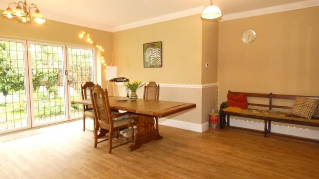 5 bed Semi-Detached for sale Image 5