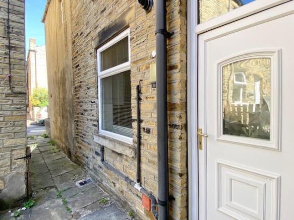 2 bed Terraced to rent Image 9