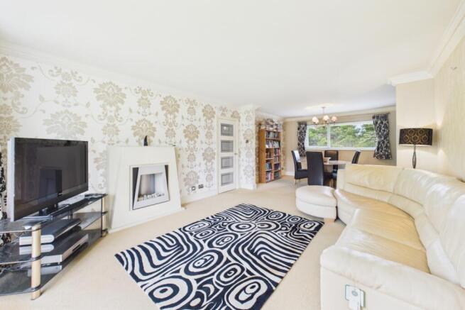2 bed Apartment for sale Image 4