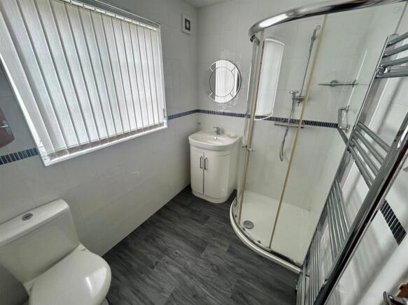 bathroom 1.jpg