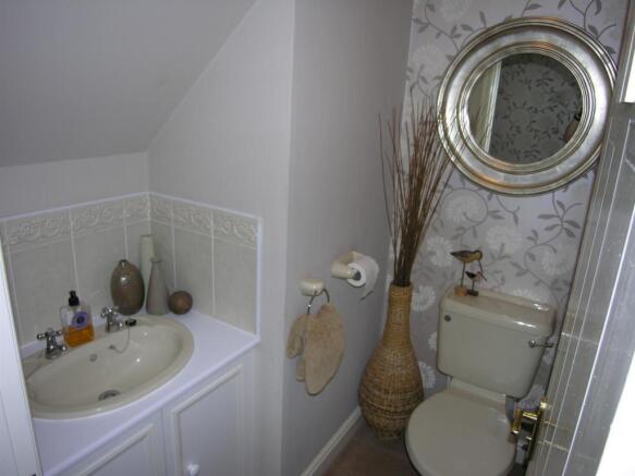 GUEST CLOAKROOM/ WC