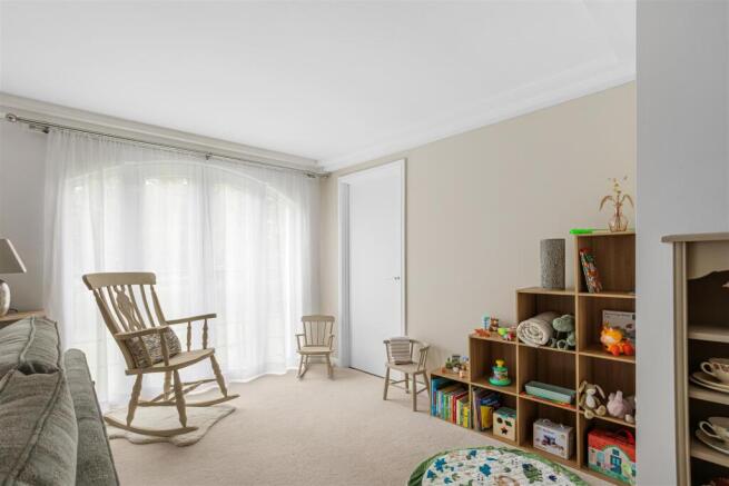 3 bed Apartment for sale Image 9