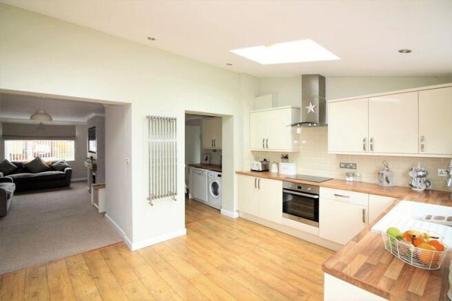 Kitchen / Dini...