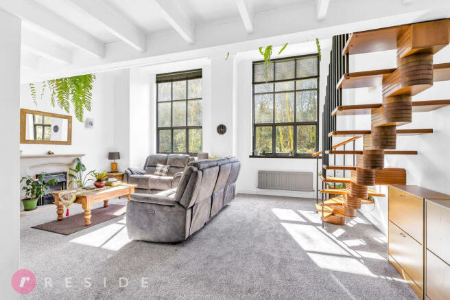 Lounge / Dining Area