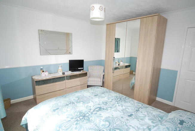 BEDROOM 2
