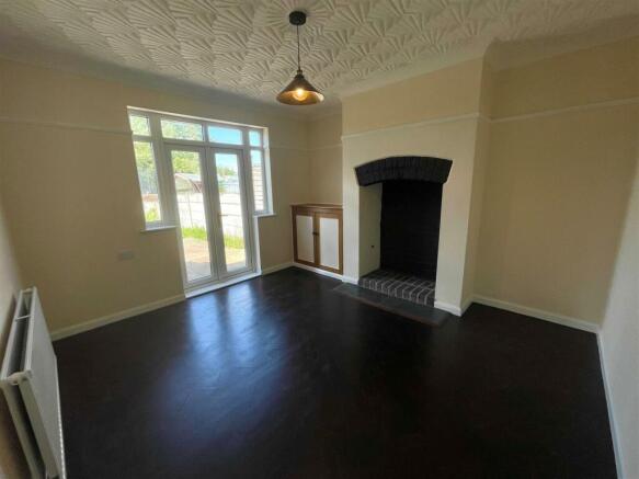 DINING ROOM.jpg