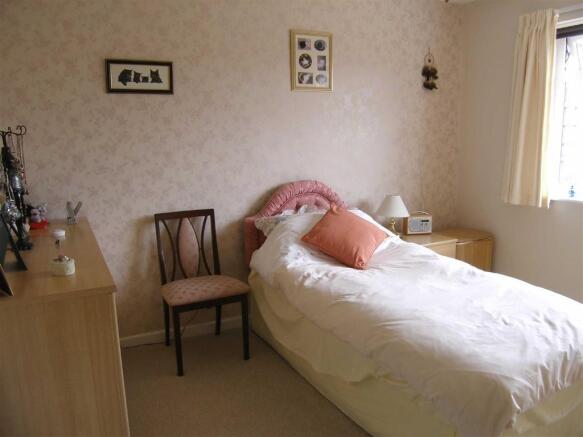BEDROOM 1: