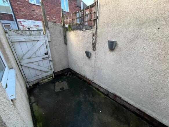 2 bed Terraced to rent Image 9