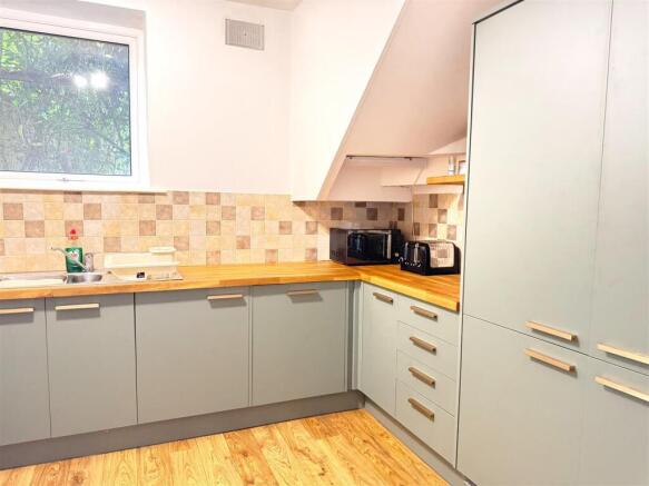 3 bed House to rent Image 4