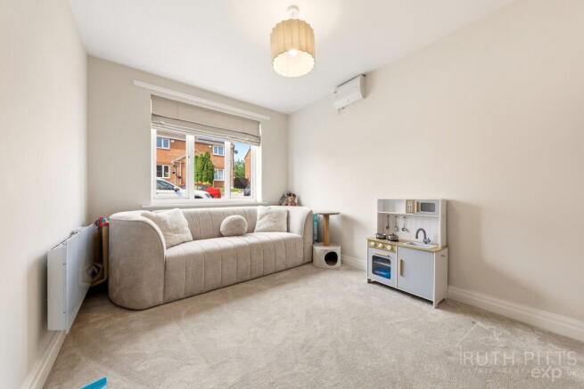 4 bed Detached for sale Image 8