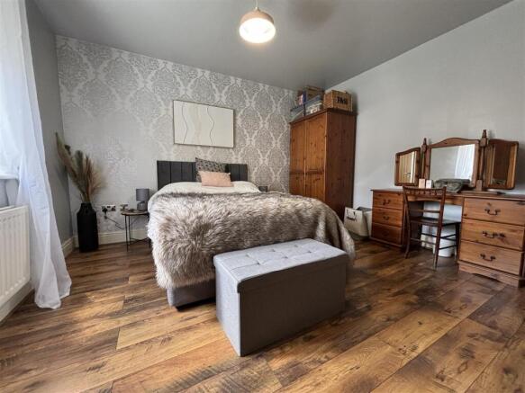 2 bed Apartment for sale Image 11