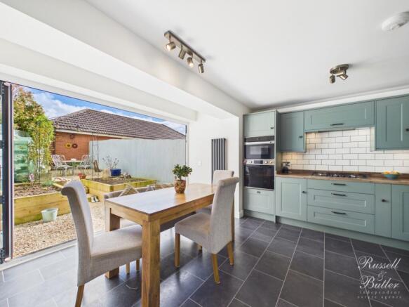 CAM01995G0-PR0427-STILL021