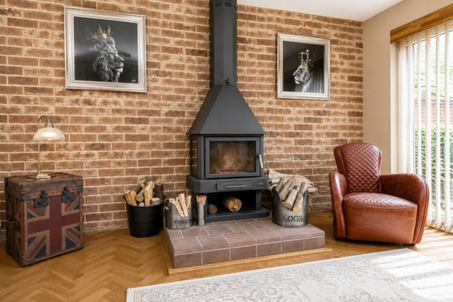 4 bed Detached for sale Image 10