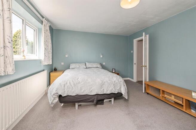 4 bed Detached for sale Image 11