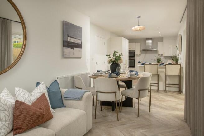 5 bed Detached for sale Image 8