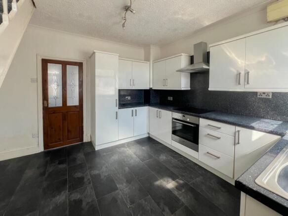 2 bed Terraced to rent Image 6