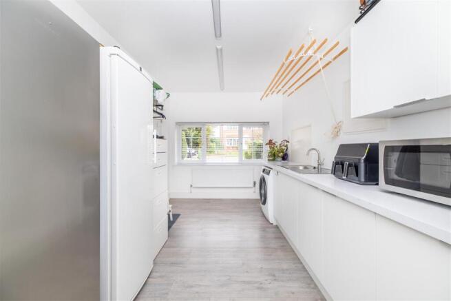 4 bed Detached for sale Image 7