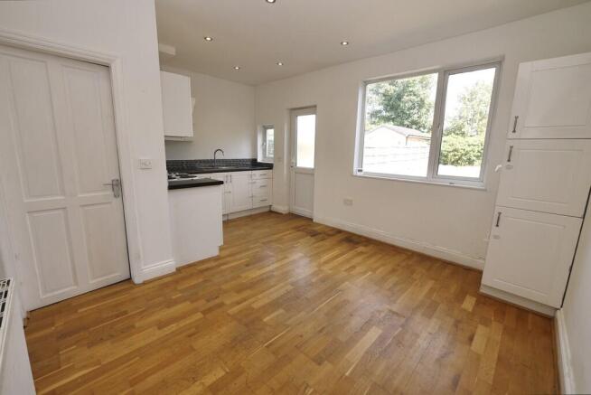 3 bed Semi-Detached for sale Image 6