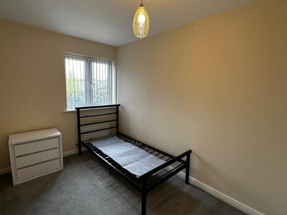 Bed 2.jpg