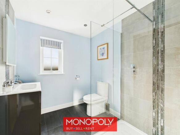 Master En Suite.jpg