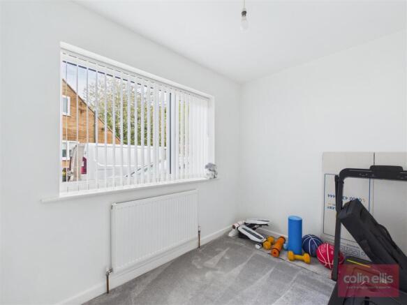 4 bed Semi-Detached Bungalow for sale Image 12