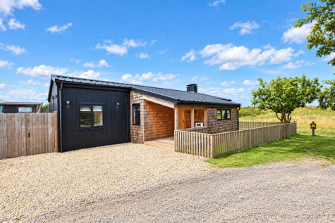 Cedar Lodge Chalet, 7th Avenue, Humberston Fitties, Humberston, Grimsby