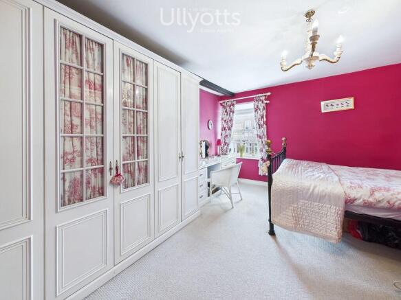 3 bed Terraced for sale Image 9