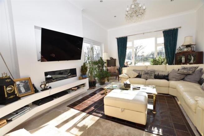 LOUNGE AREA
