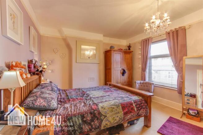 MASTER BEDROOM: