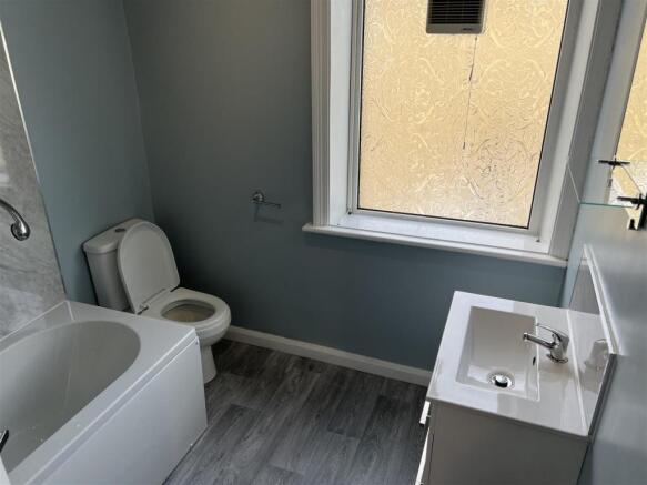BATHROOM.JPG