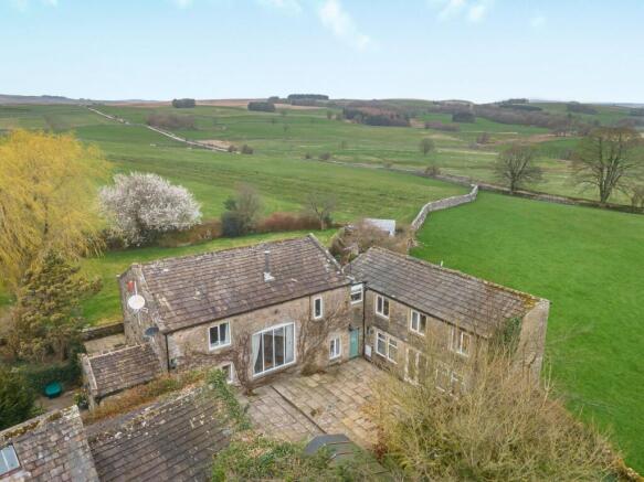 5 bed Detached for sale Image 11