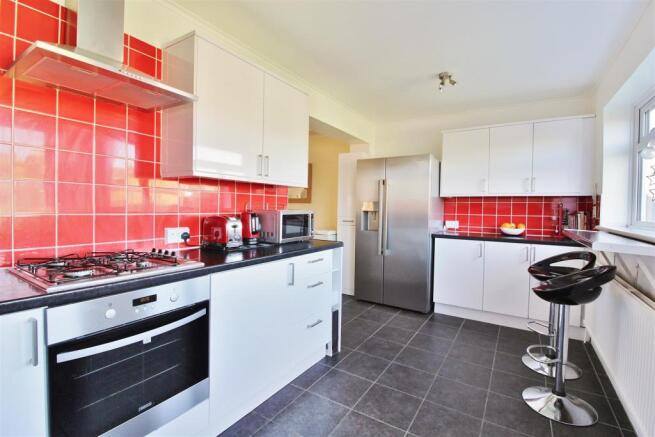 Kitchen Photo 2