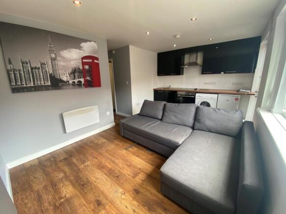 2 bed Apartment to rent Image 4