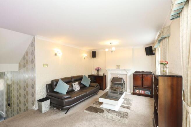 4 bed Detached for sale Image 7