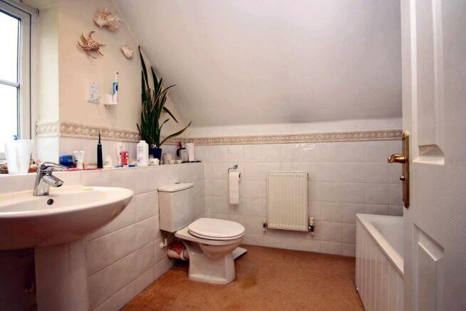 Bathroom (Ensuite to Master Bedroom)