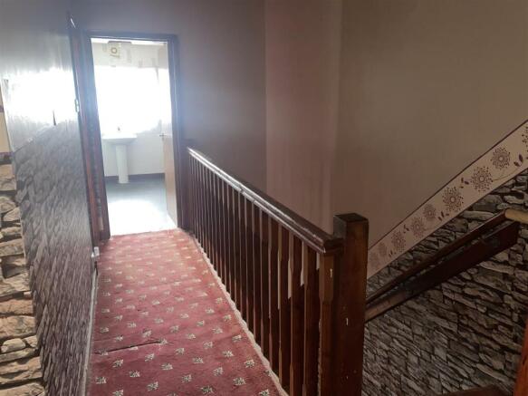 STAIRS/LANDING