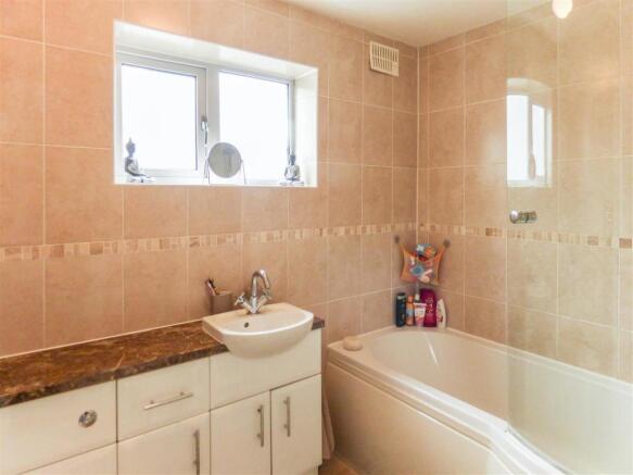 TJ00103-S-BATHROOM 175 HICKINGS LANE-175 HICKINGS.