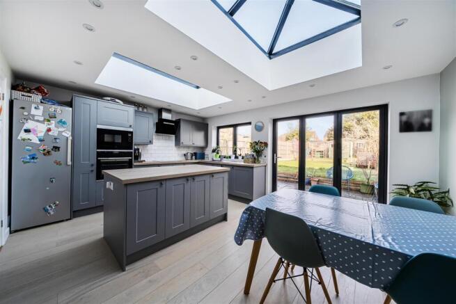 KITCHEN/BREAKFAST ROOM