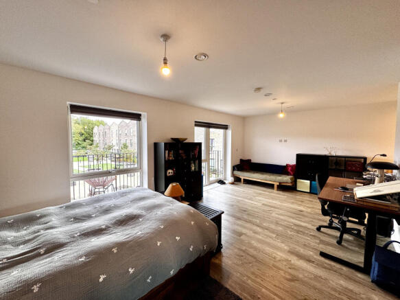 20250923_140732971_iOS