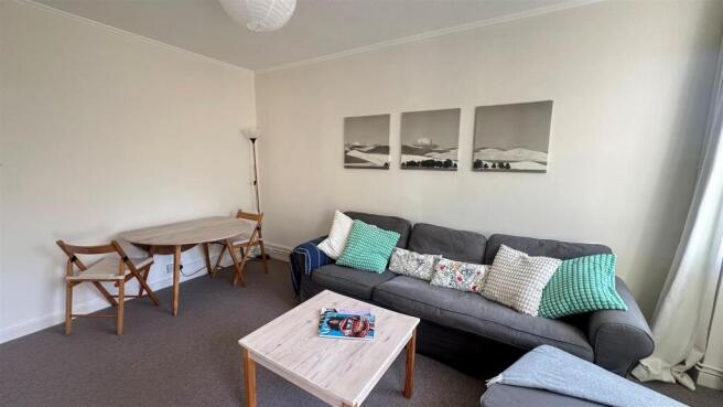 Rollo Ct, Living room