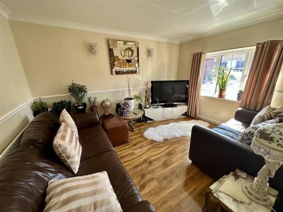 4 bed Detached for sale Image 12