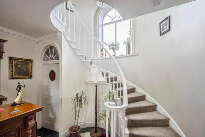 2 bed Maisonette for sale Image 8