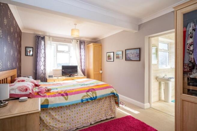 Dunstable Road, Caddington, LU1 photo 4