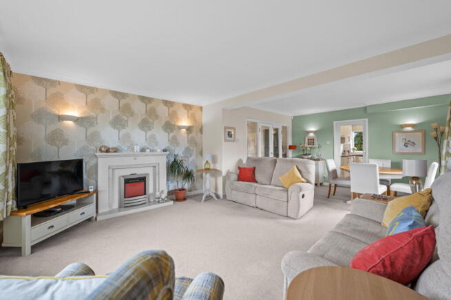 2 bed Ground Flat for sale Image 2