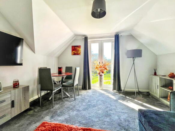 2 bed Apartment for sale Image 4
